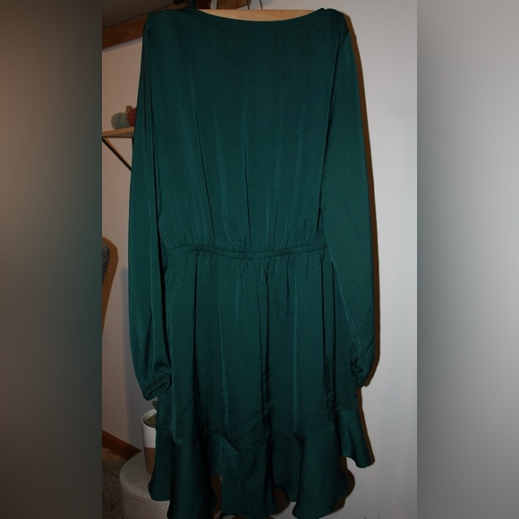 Women’s Express tie dress size Medium - Picture 2 of 3